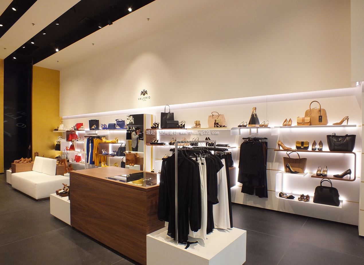 時(shí)尚新風(fēng)尚 城起設(shè)計(jì)公司最新鞋帽店展柜裝飾設(shè)計(jì)解析